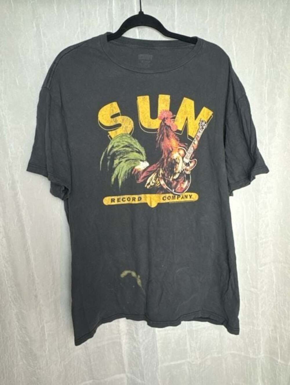 American Classics Sun Record Company Rooster with Electric Guitar Black T-Shirt - Picture 3 of 6
